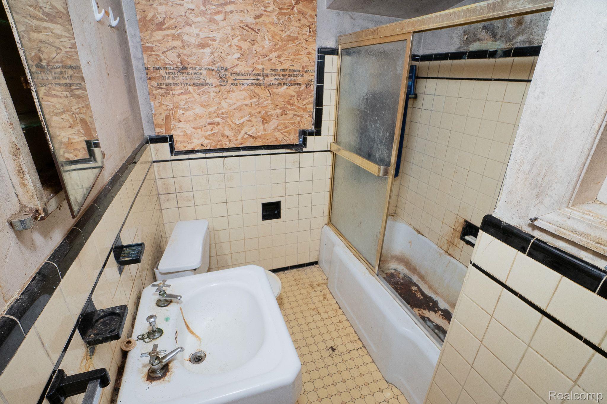 18475 MARK TWAIN Street