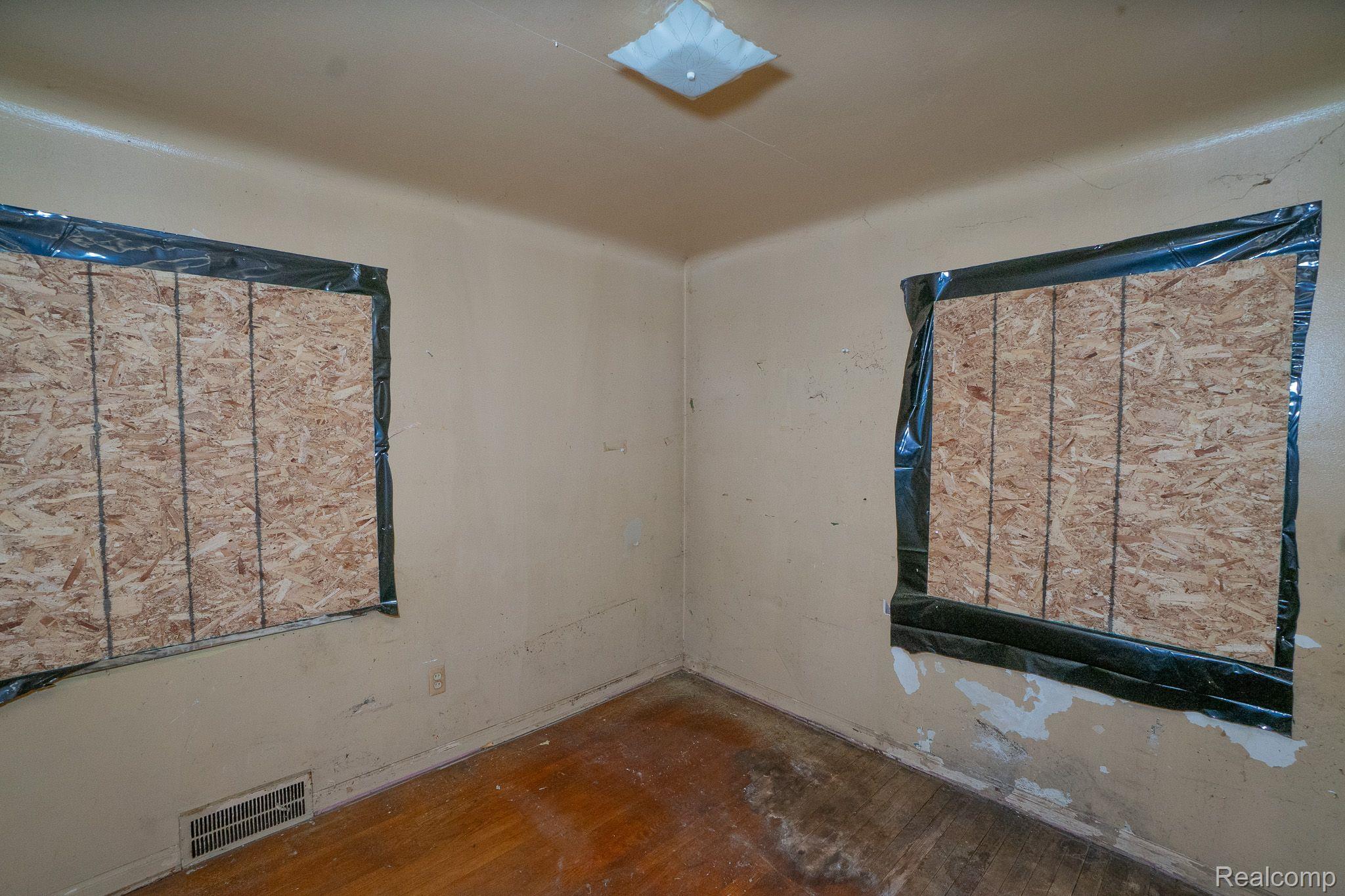 18475 MARK TWAIN Street