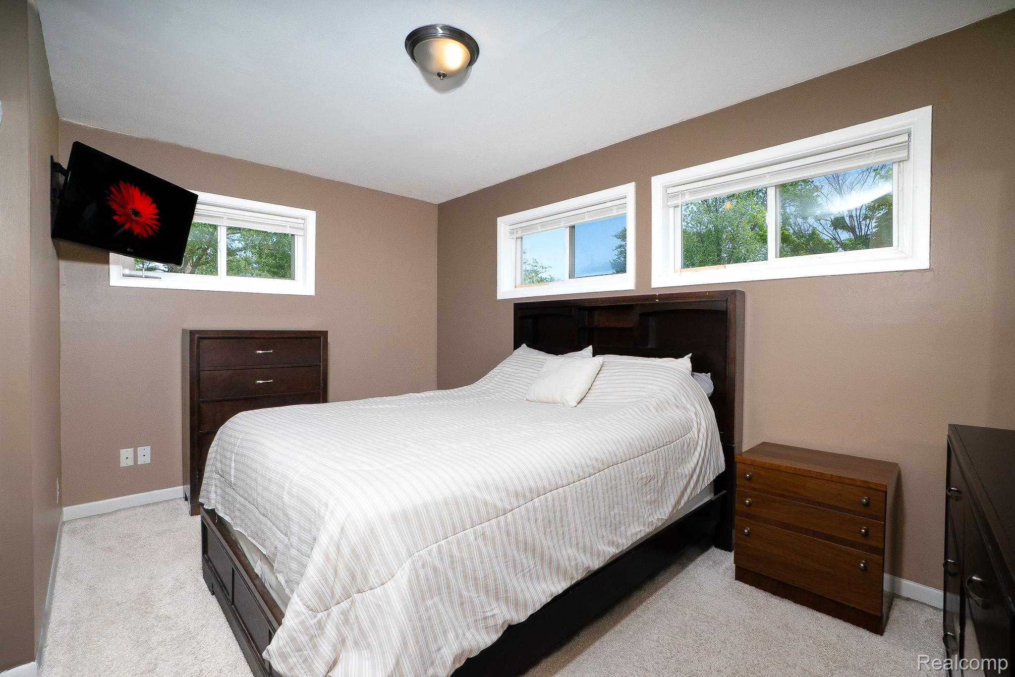 26395 Dale Ct Court