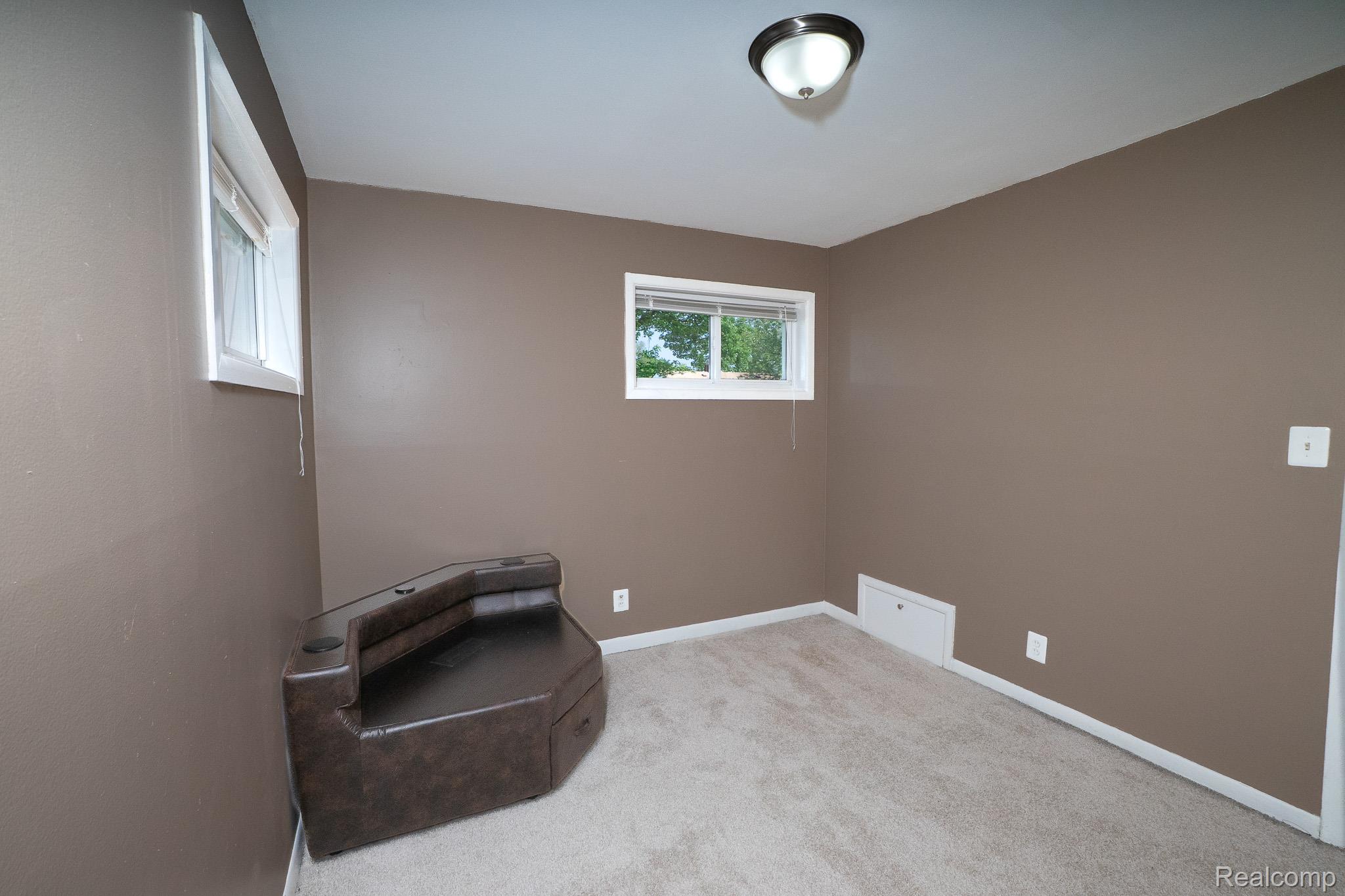 26395 Dale Ct Court