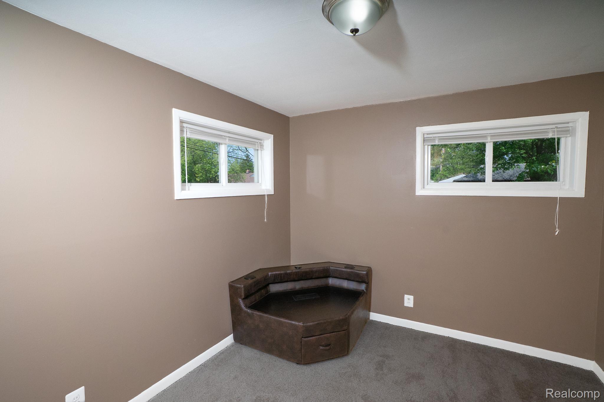 26395 Dale Ct Court