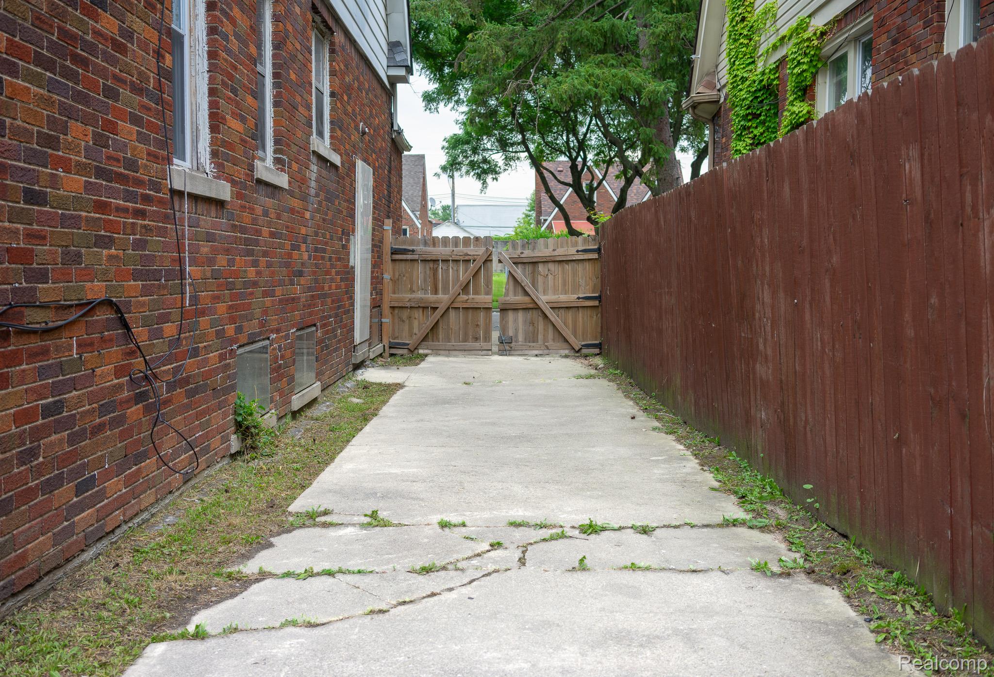 14615 Winthrop Street