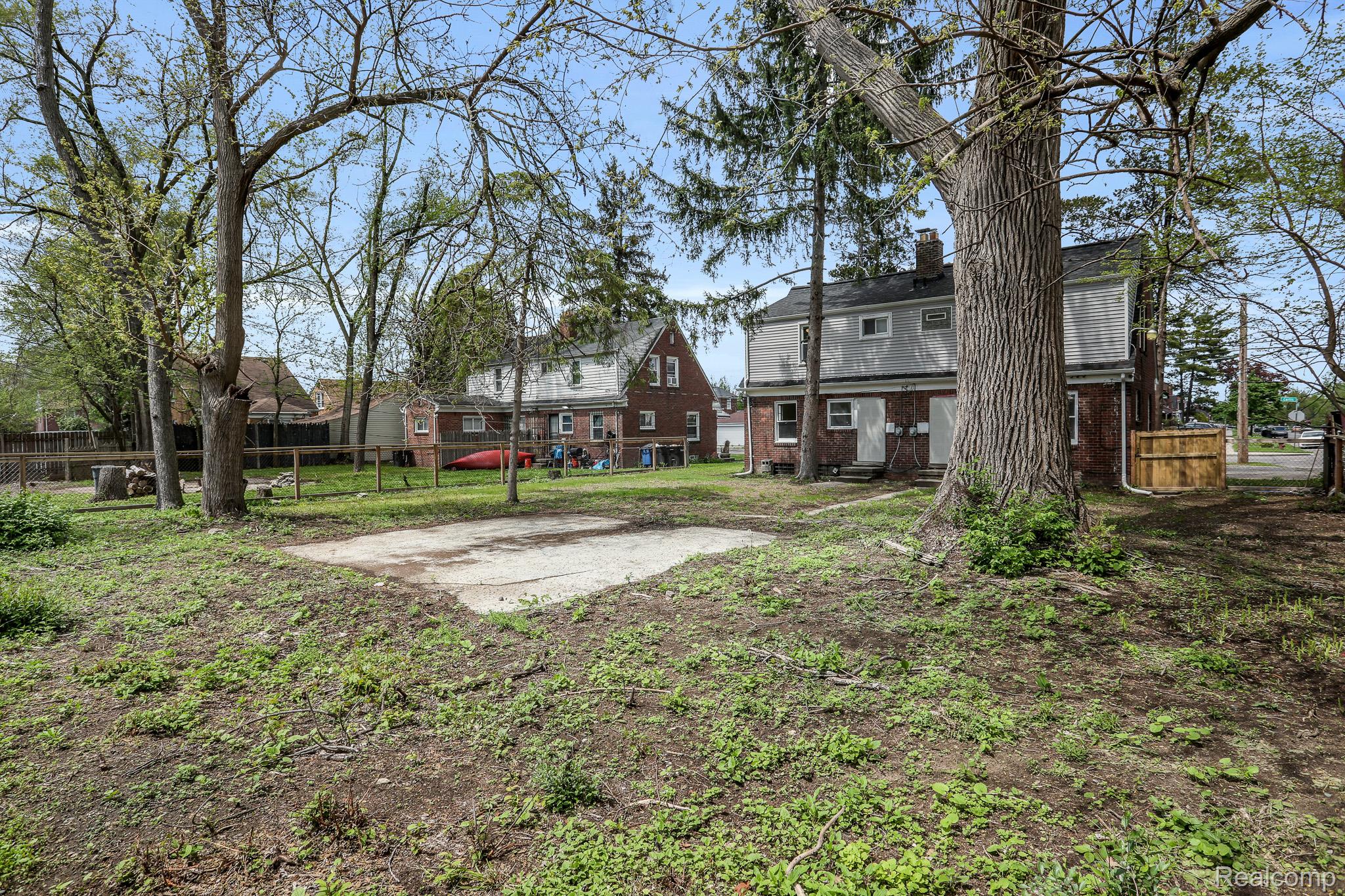 7405-7407 CURTIS Street