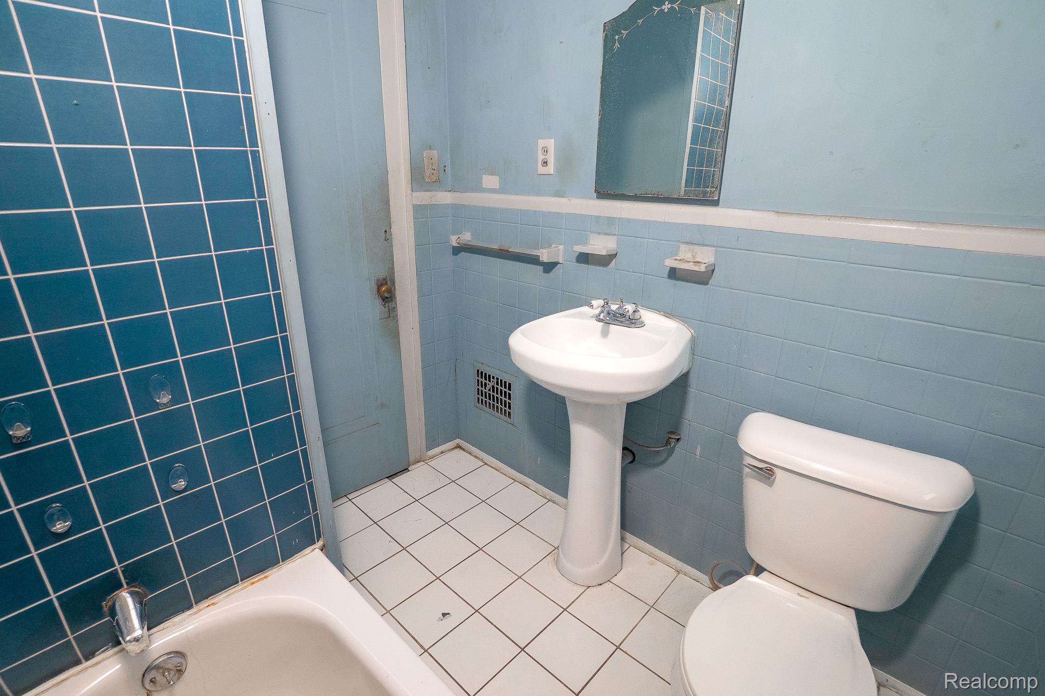 15859 Cloverlawn Street