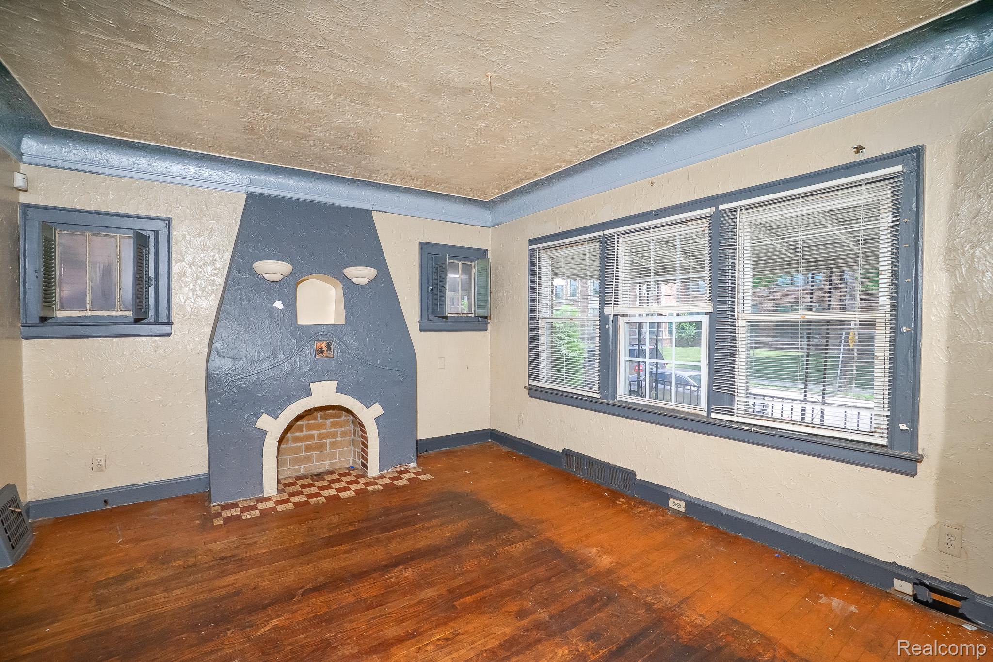 15859 Cloverlawn Street