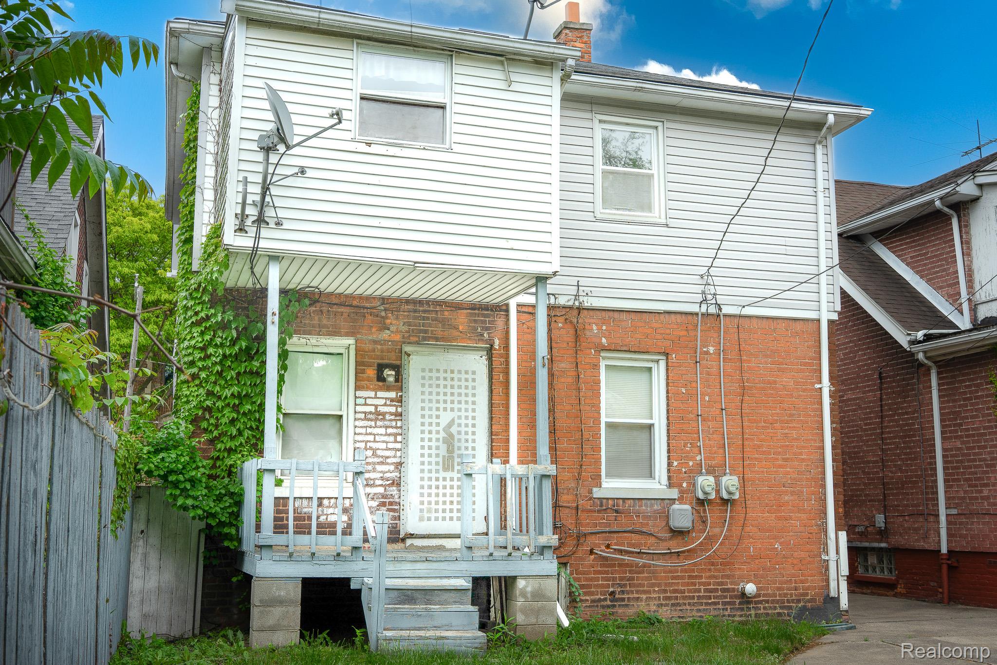 15859 Cloverlawn Street