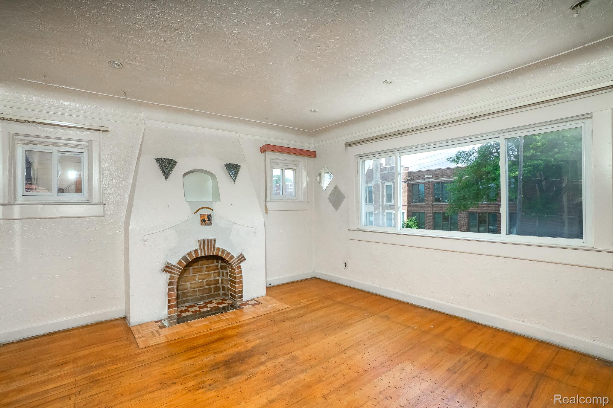 15859 Cloverlawn Street