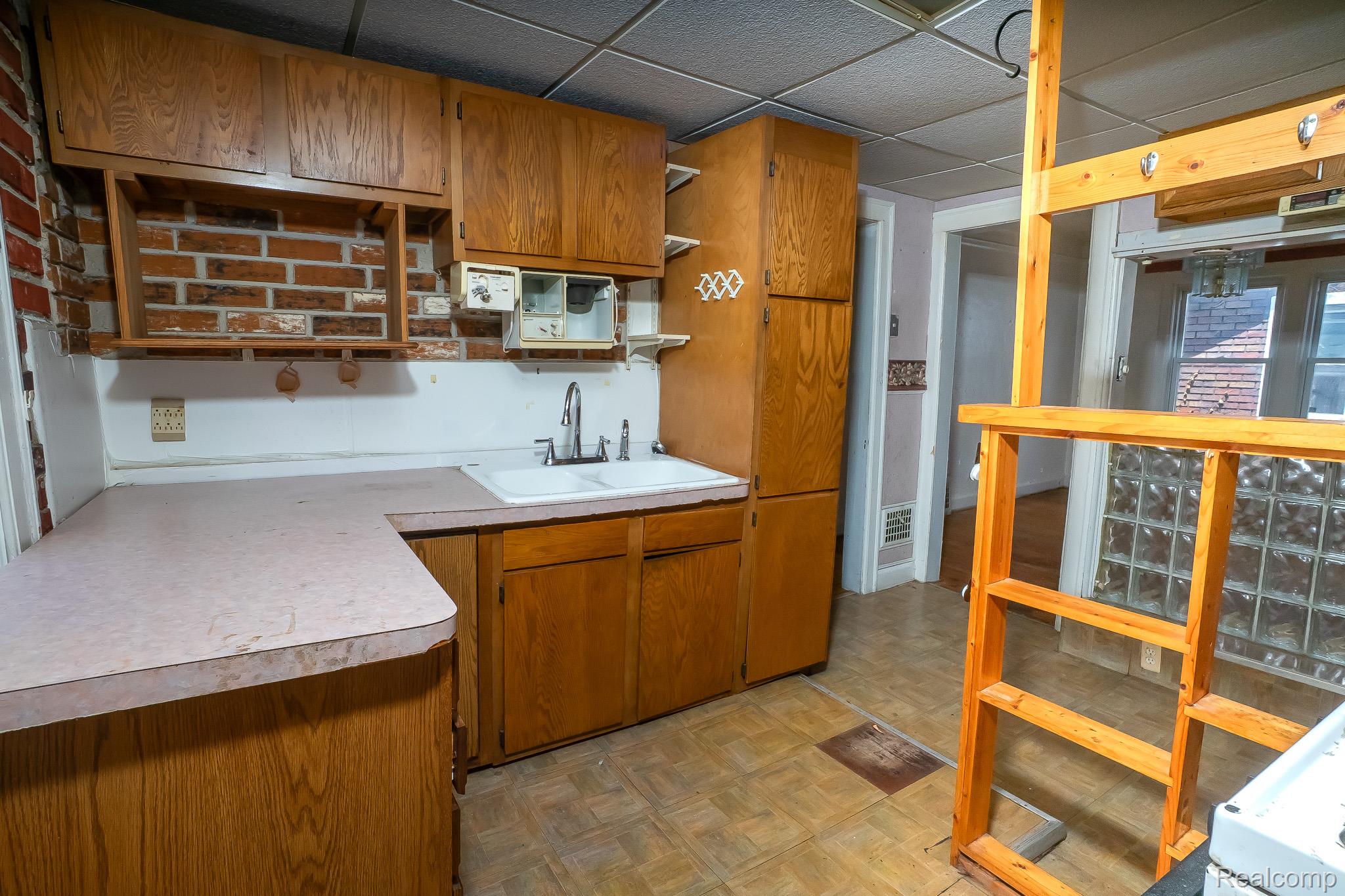 15859 Cloverlawn Street