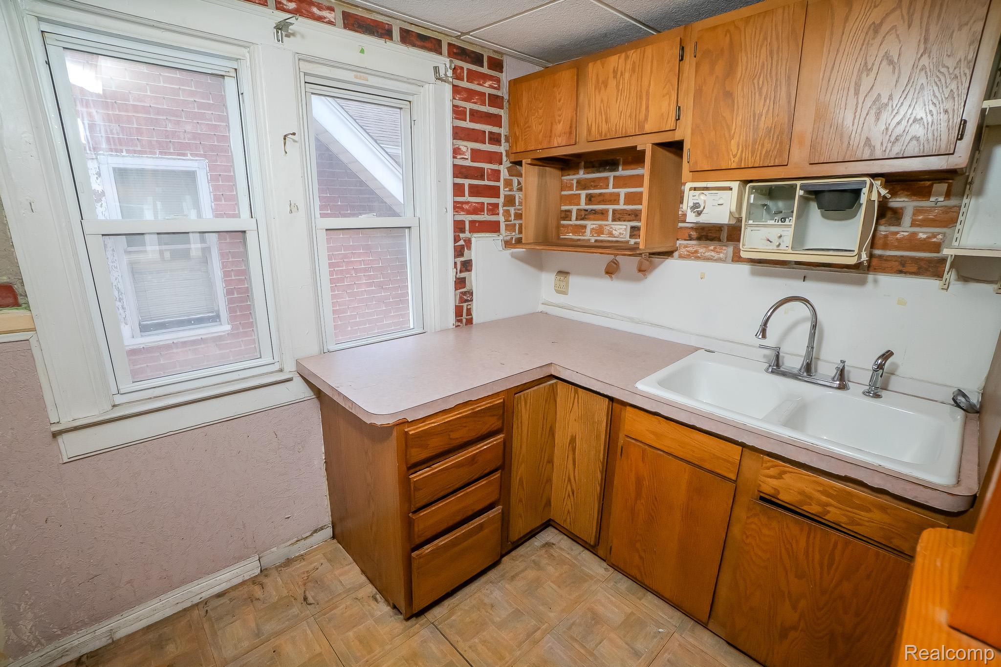 15859 Cloverlawn Street