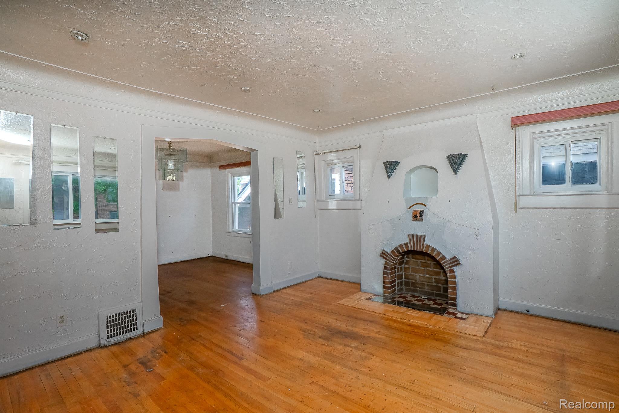 15859 Cloverlawn Street