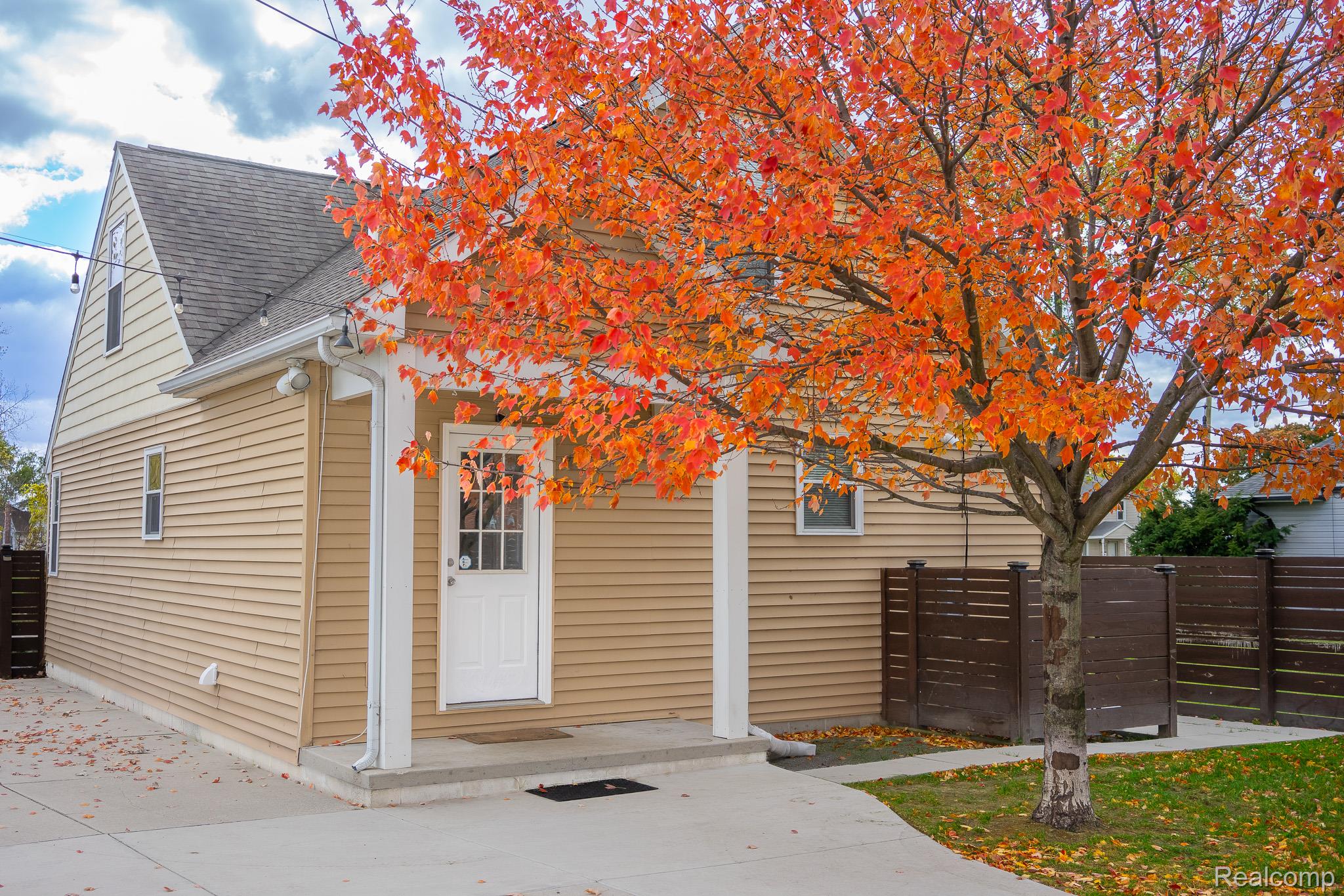 17921 Oakdale Street