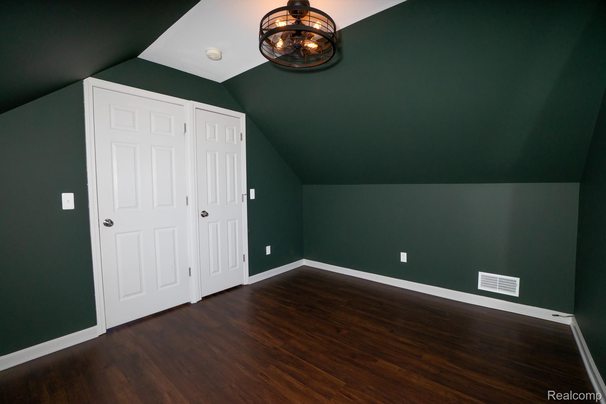 17921 Oakdale Street