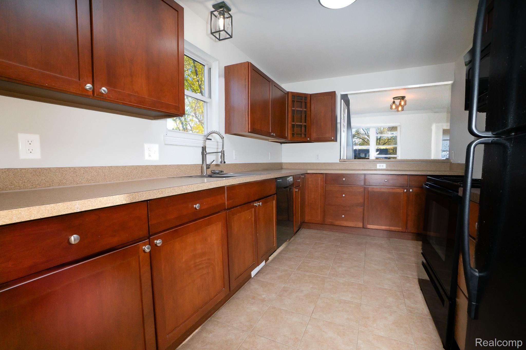 17921 Oakdale Street