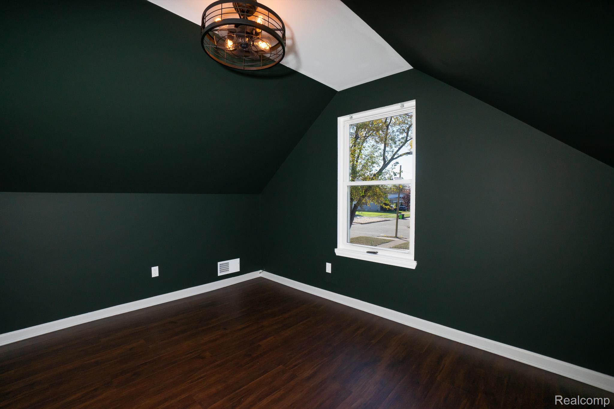 17921 Oakdale Street