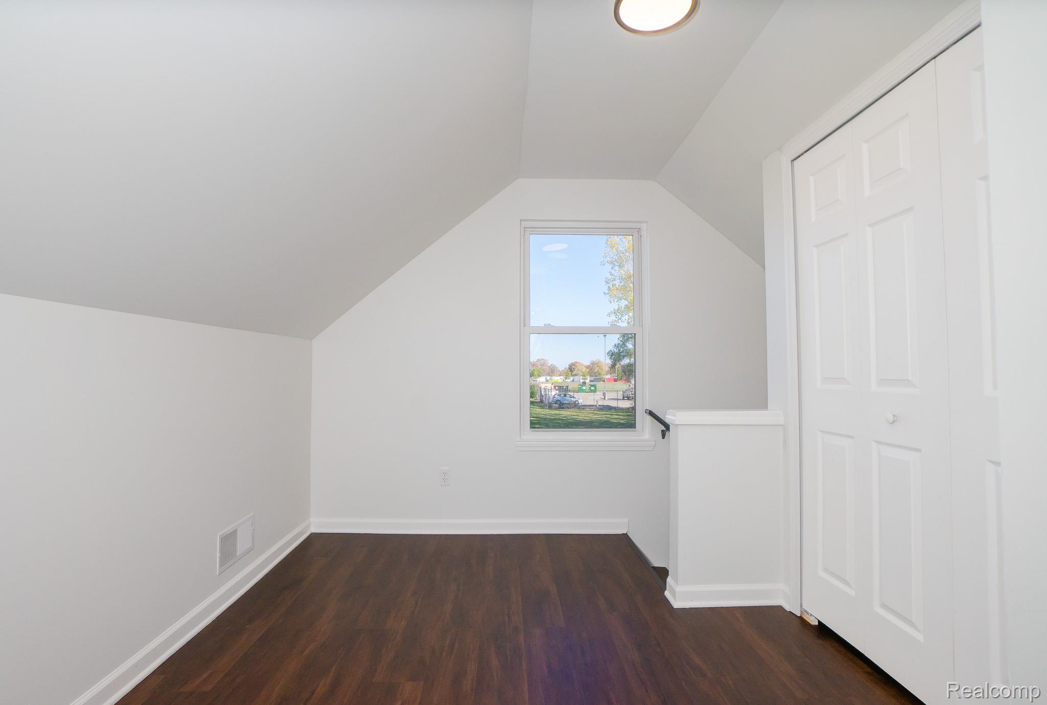 17921 Oakdale Street