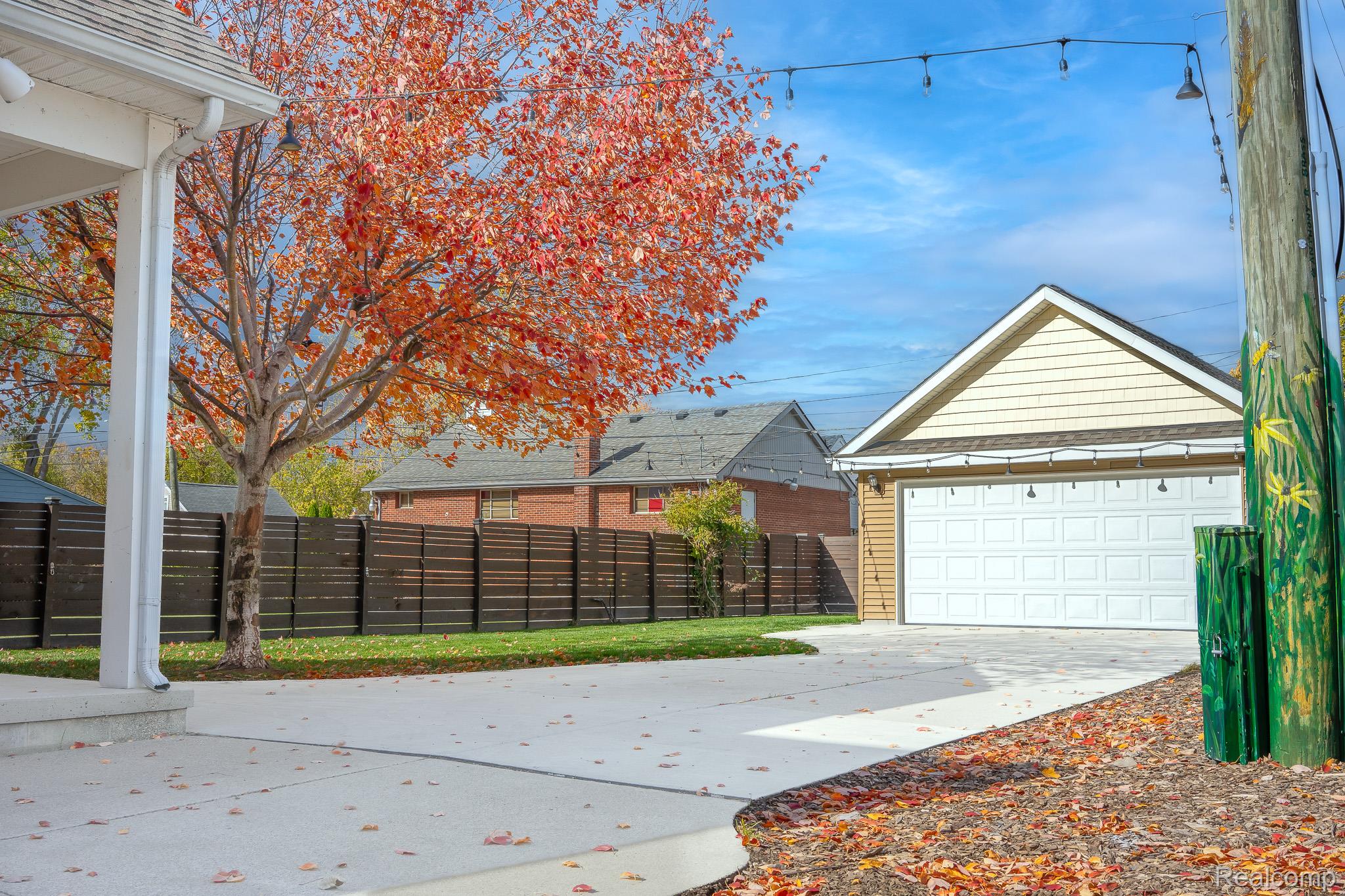 17921 Oakdale Street