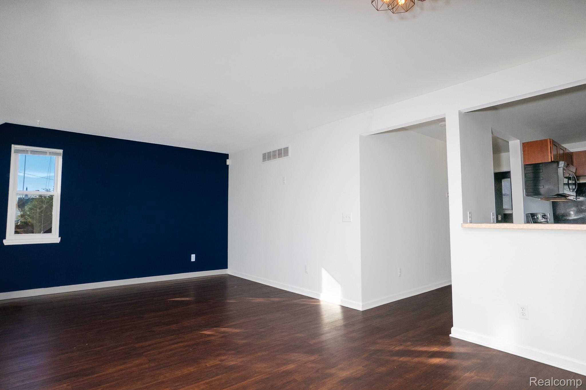 17921 Oakdale Street