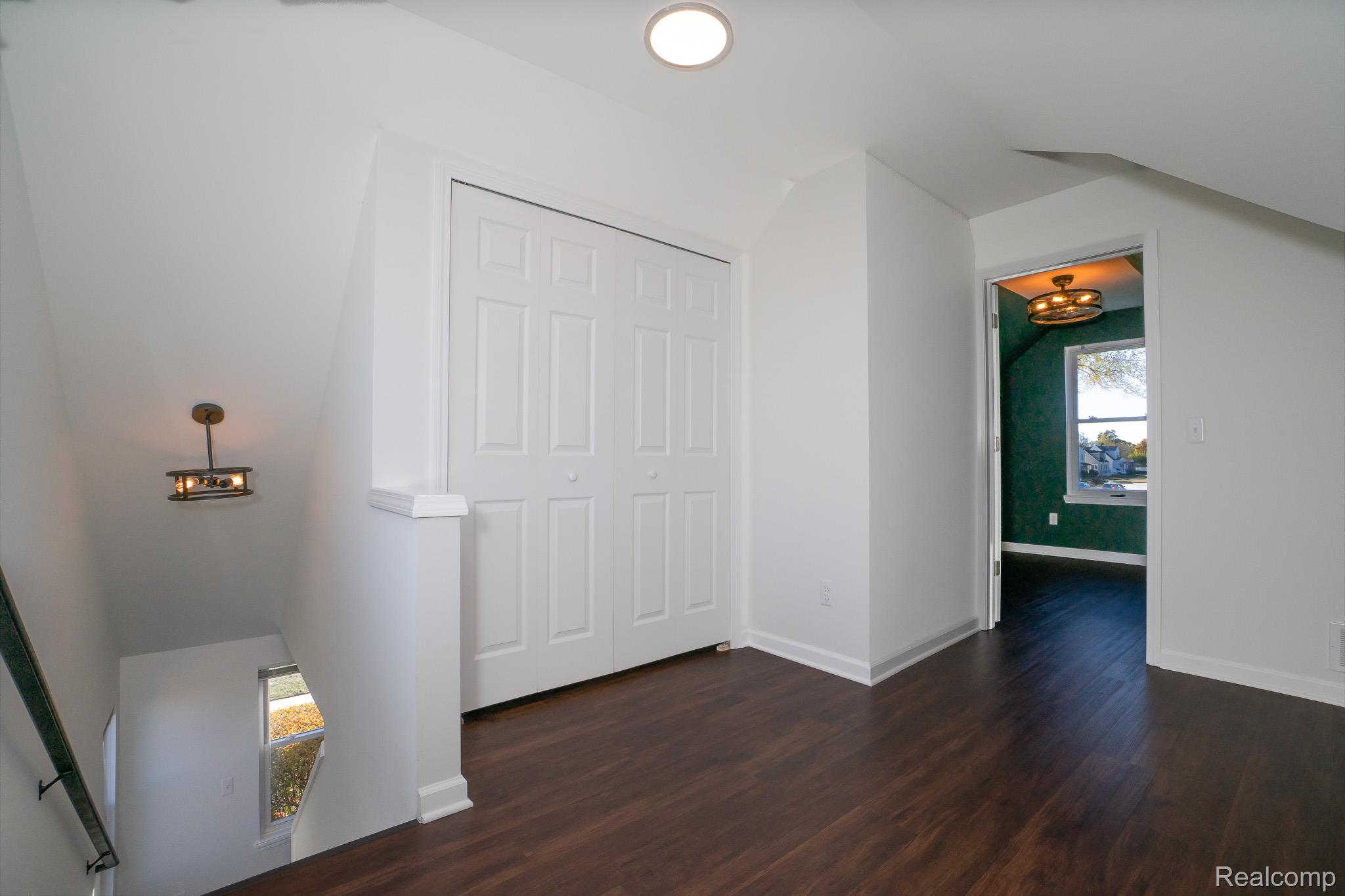 17921 Oakdale Street