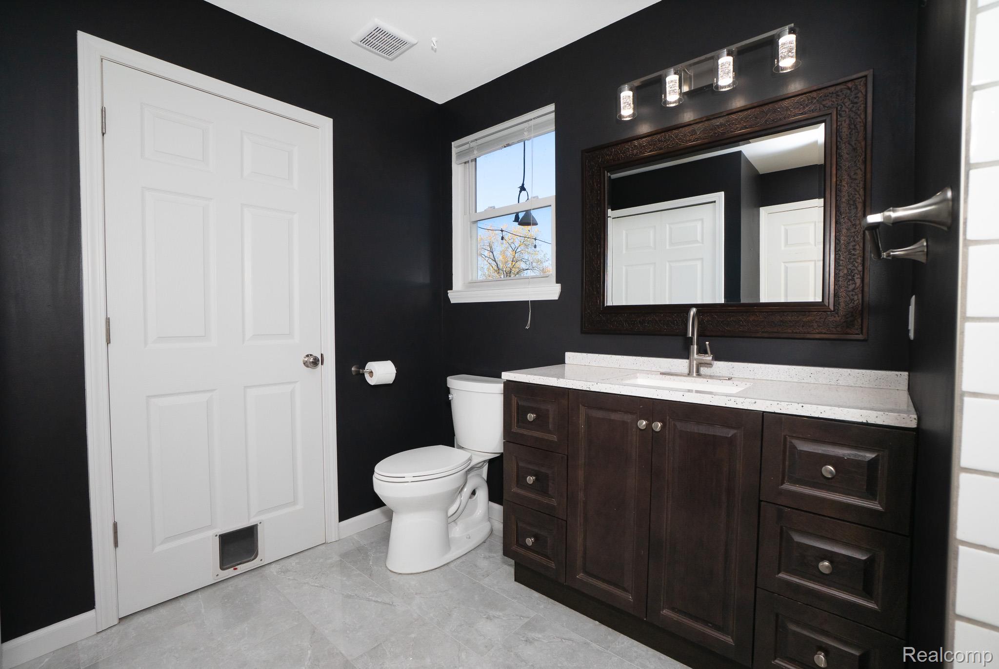 17921 Oakdale Street