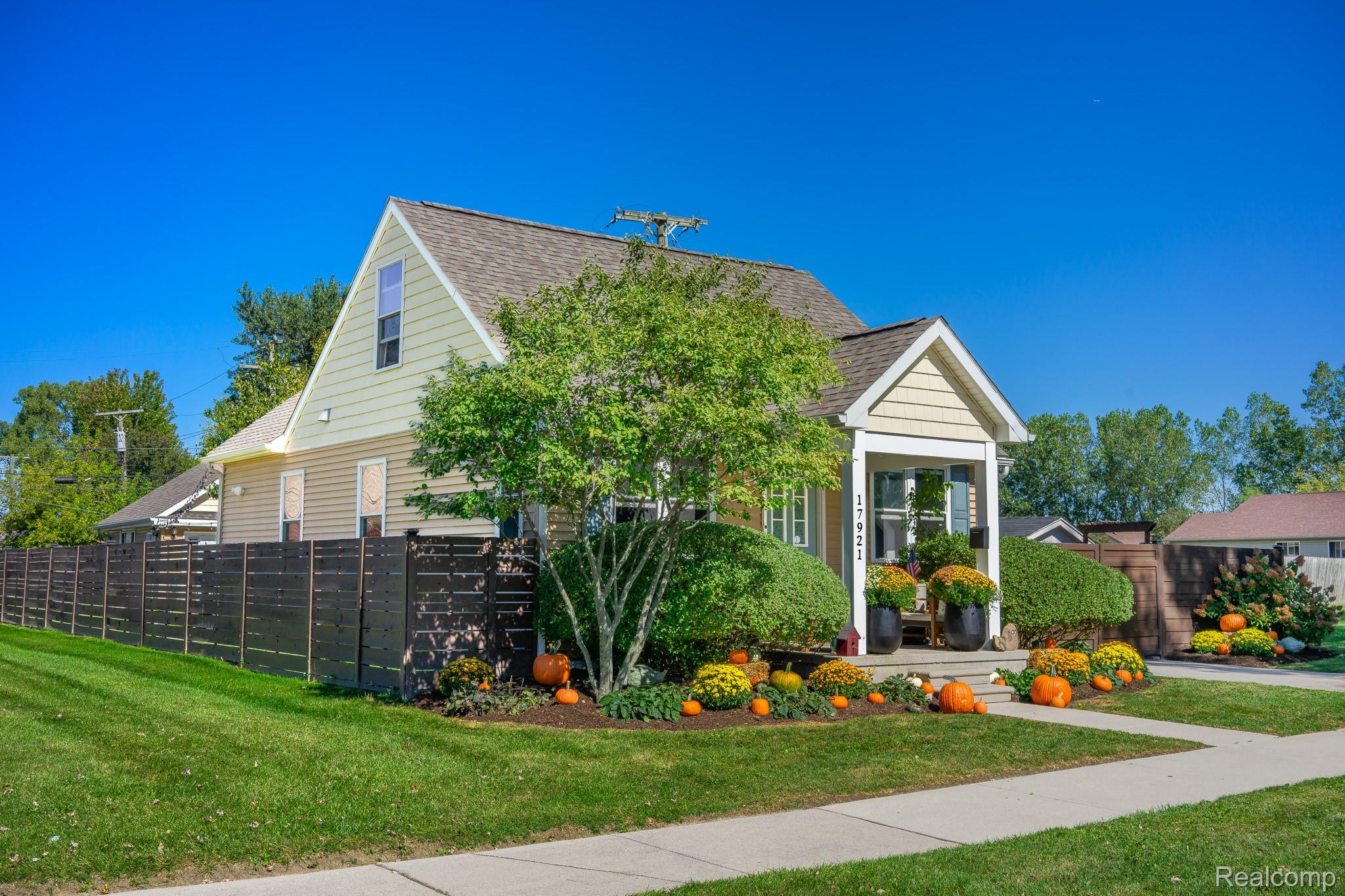 17921 Oakdale Street