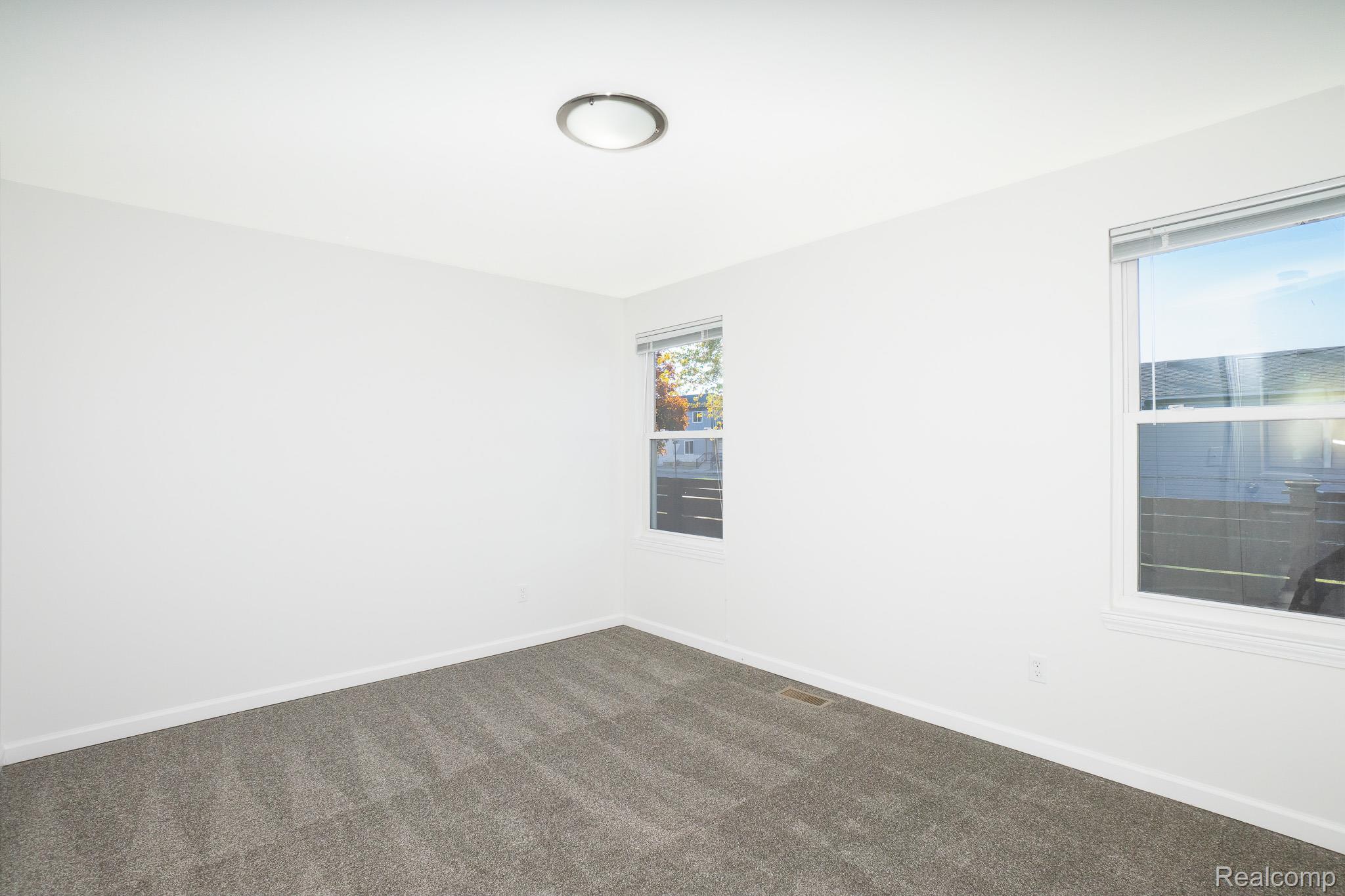 17921 Oakdale Street