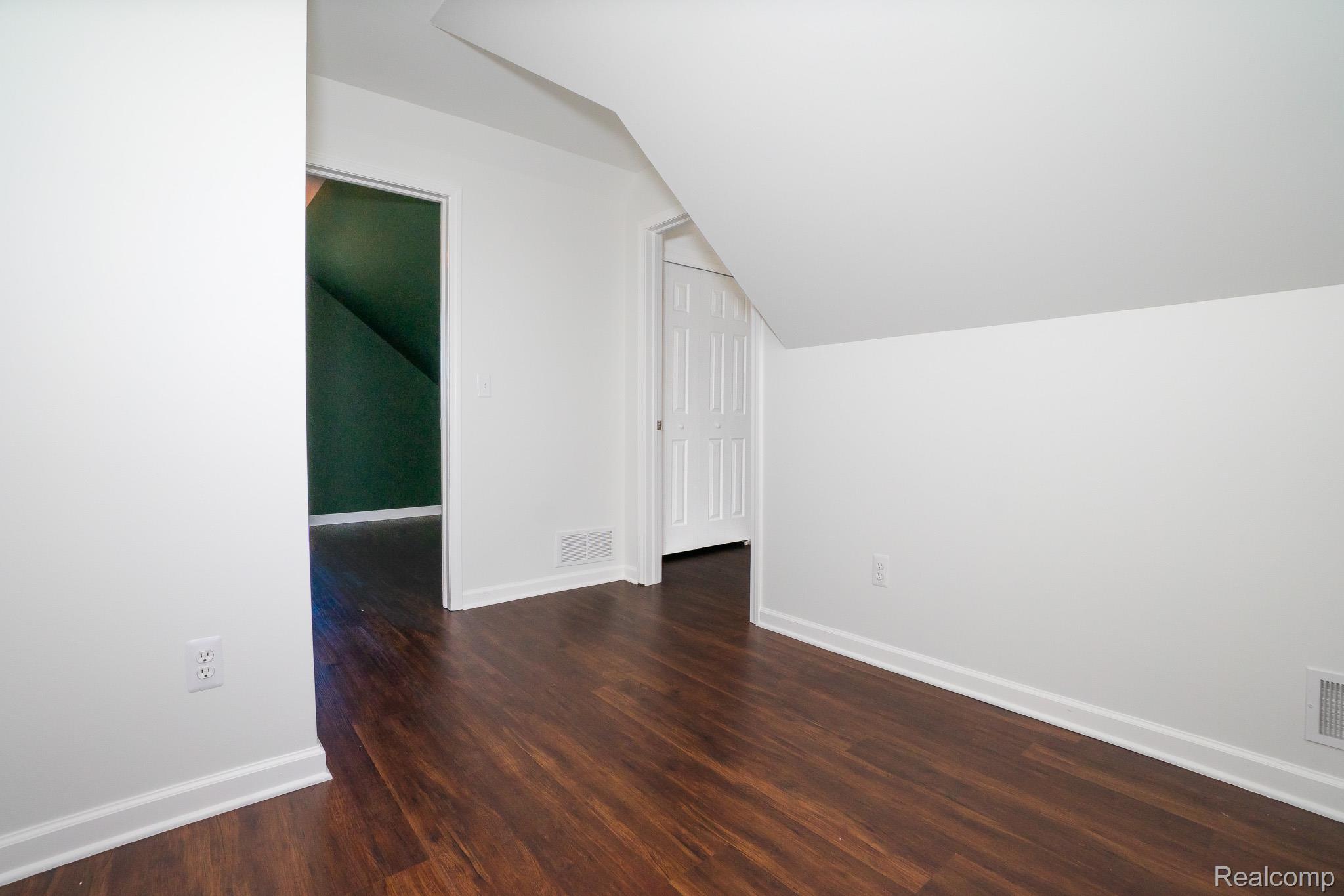 17921 Oakdale Street