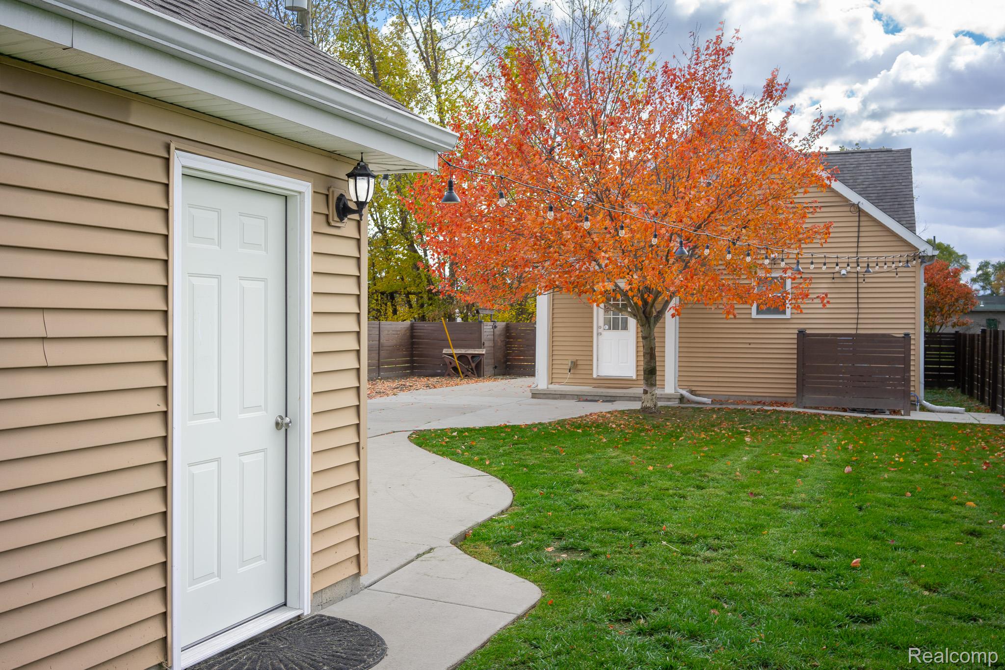 17921 Oakdale Street