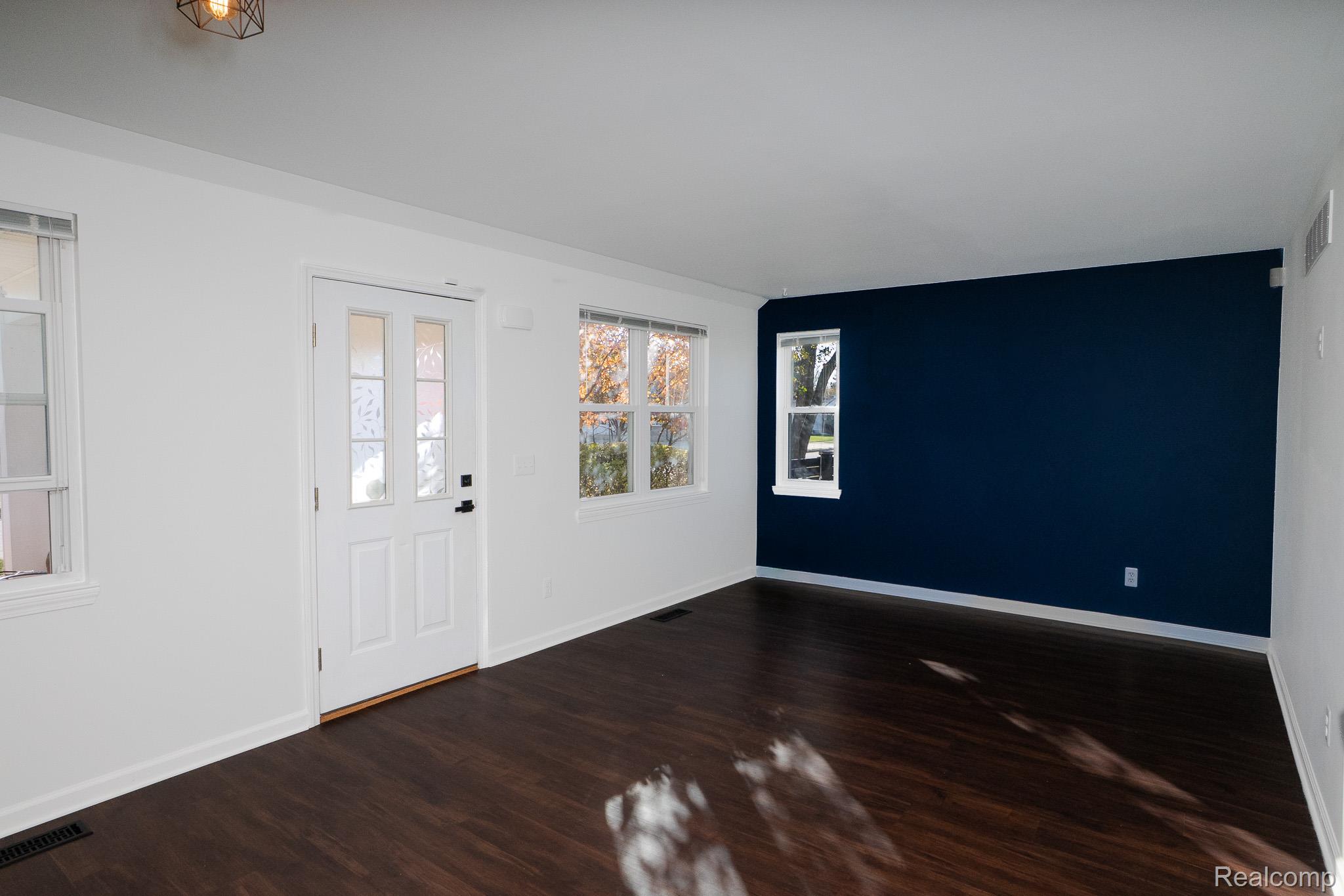 17921 Oakdale Street