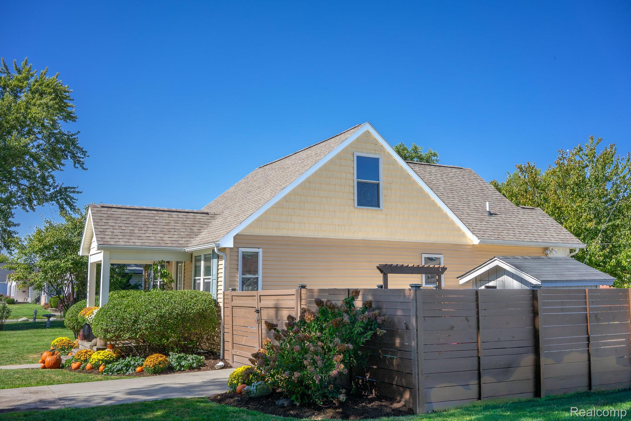 17921 Oakdale Street