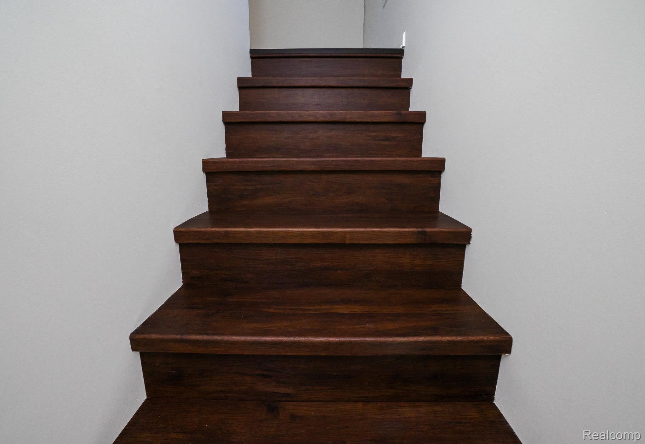 17921 Oakdale Street