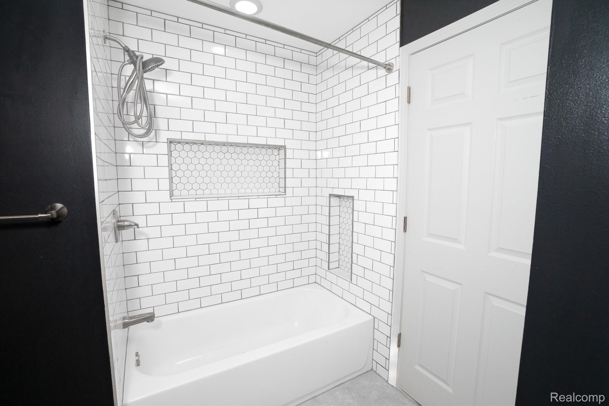 17921 Oakdale Street