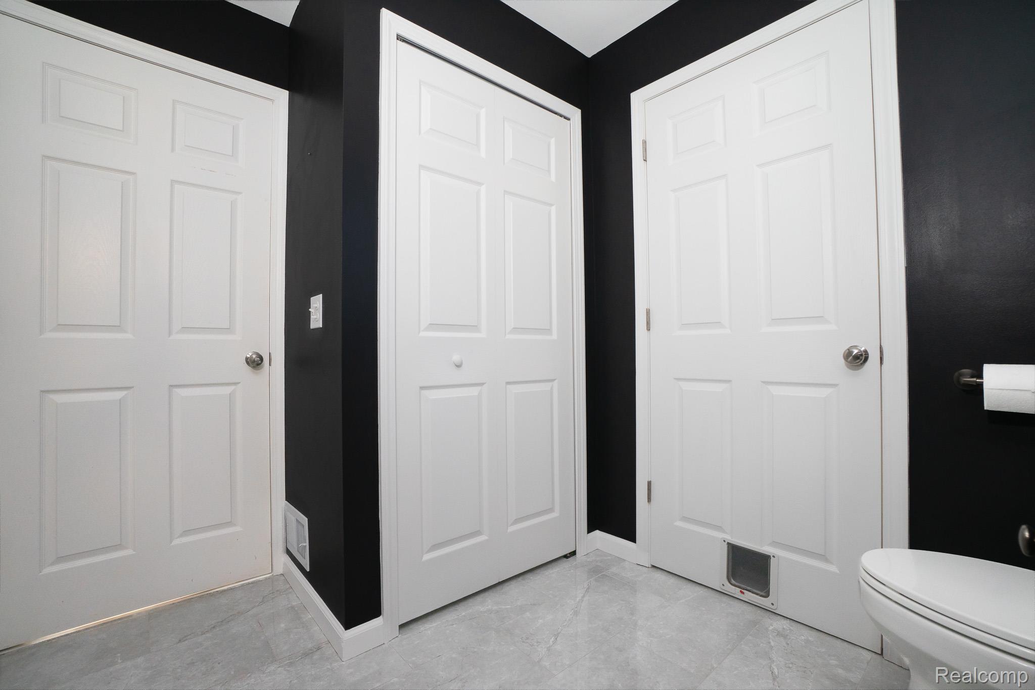 17921 Oakdale Street