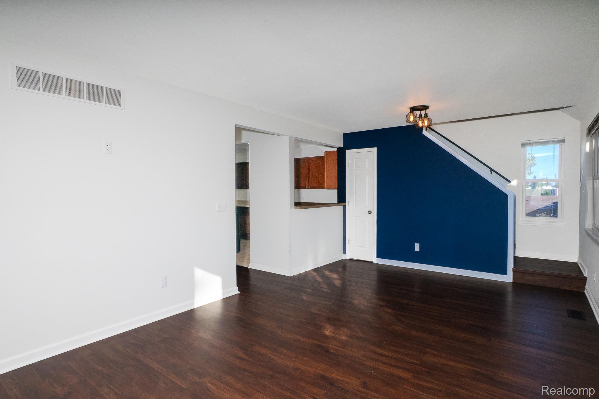 17921 Oakdale Street