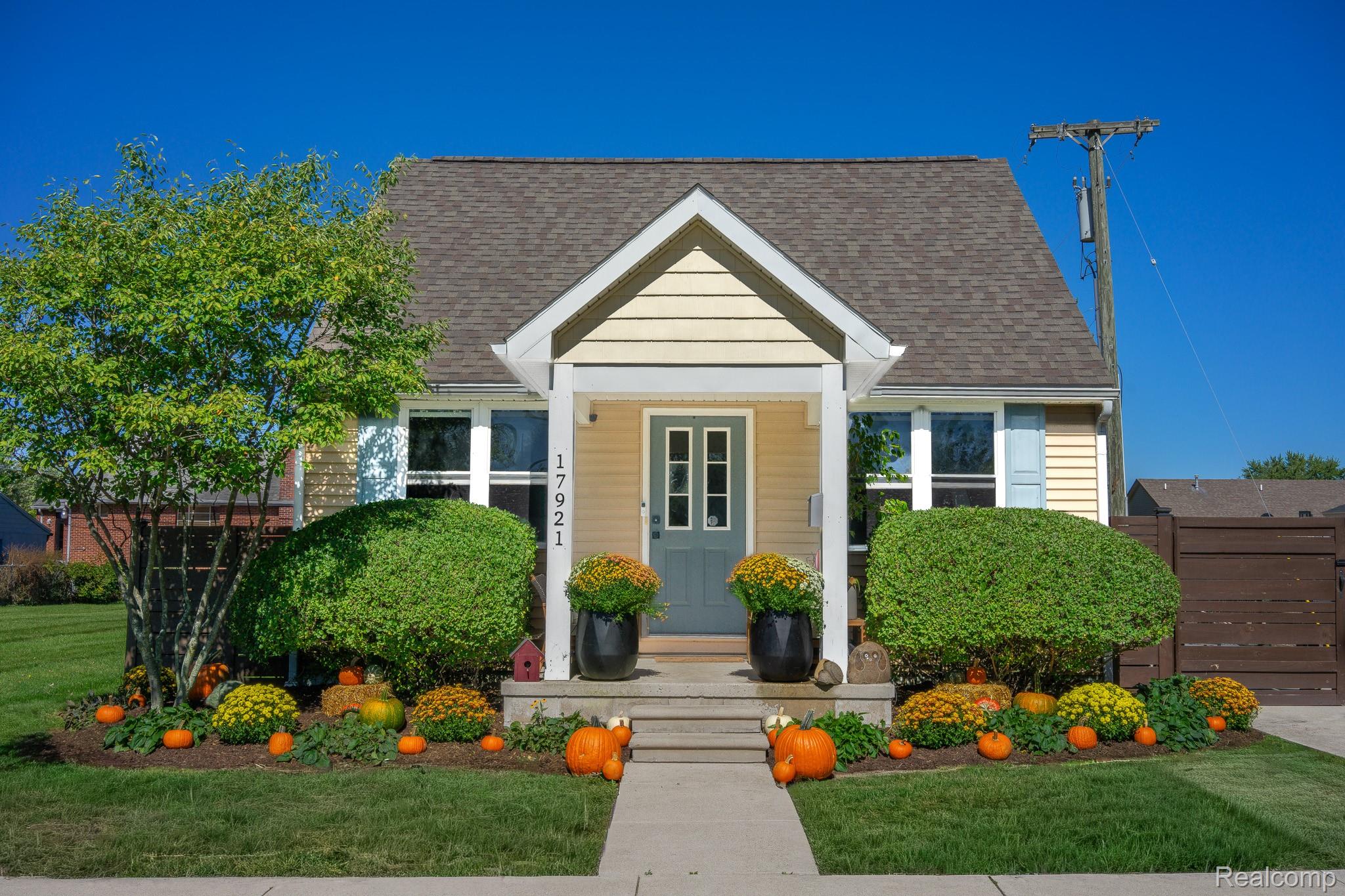 17921 Oakdale Street