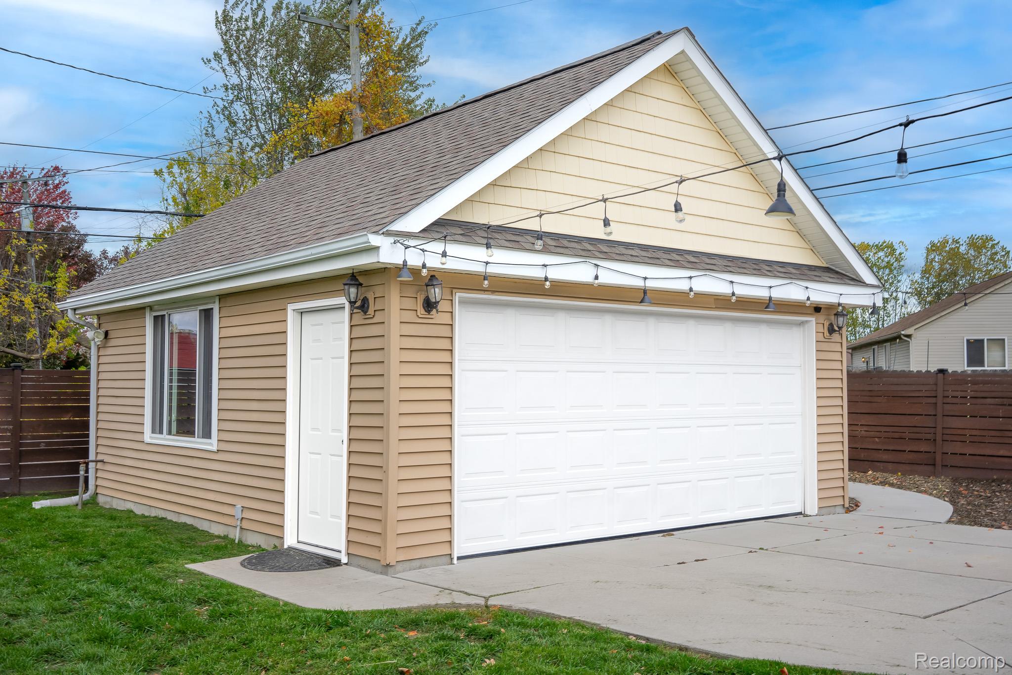 17921 Oakdale Street