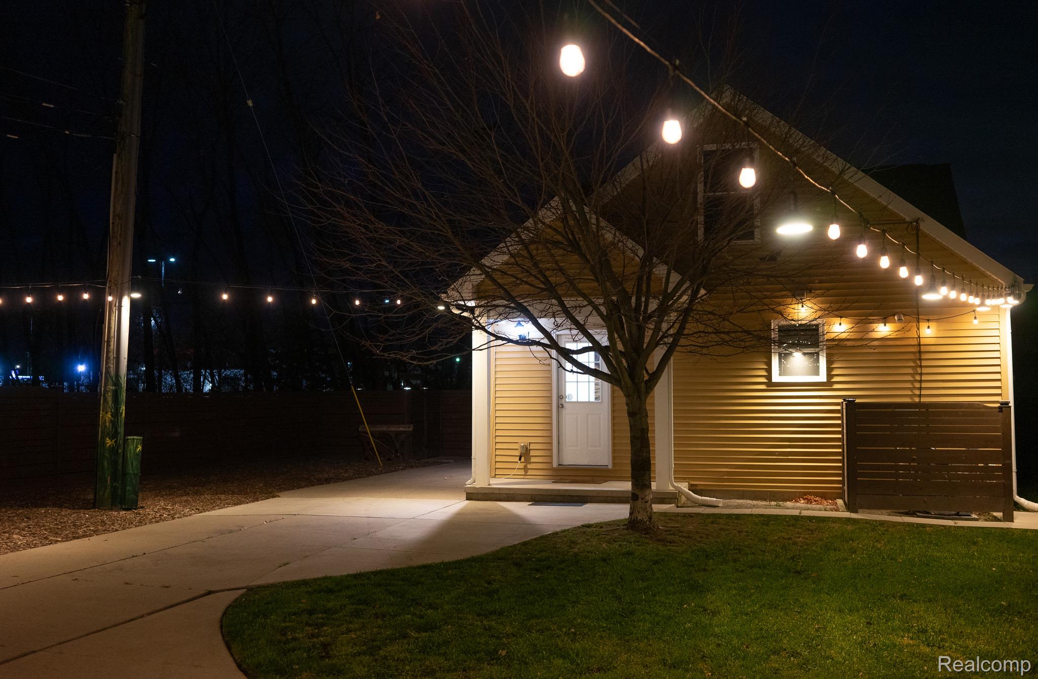 17921 Oakdale Street