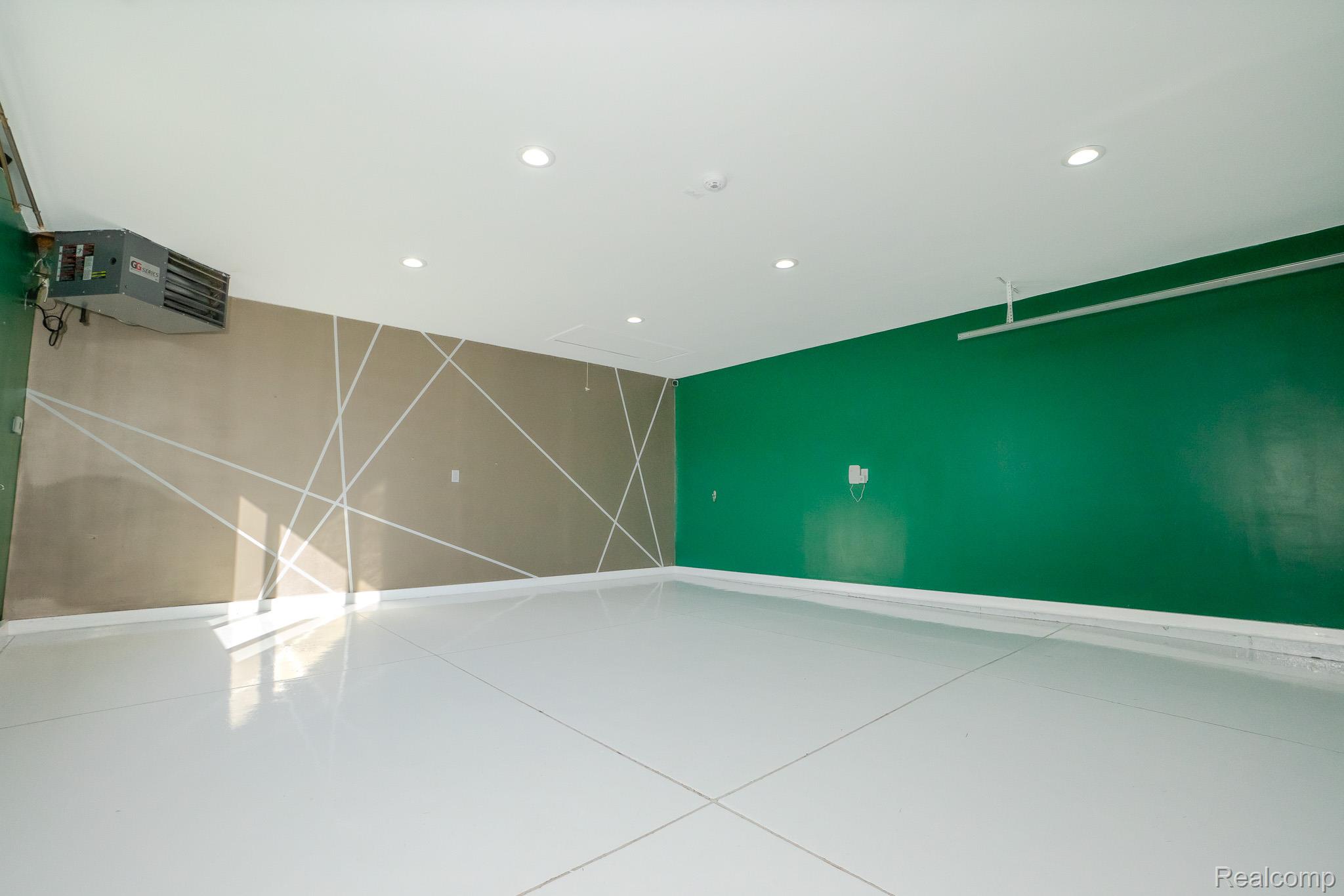 17921 Oakdale Street