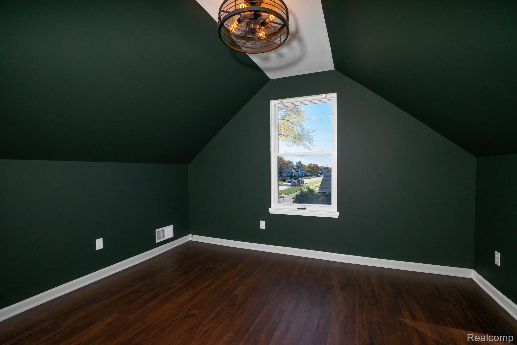 17921 Oakdale Street