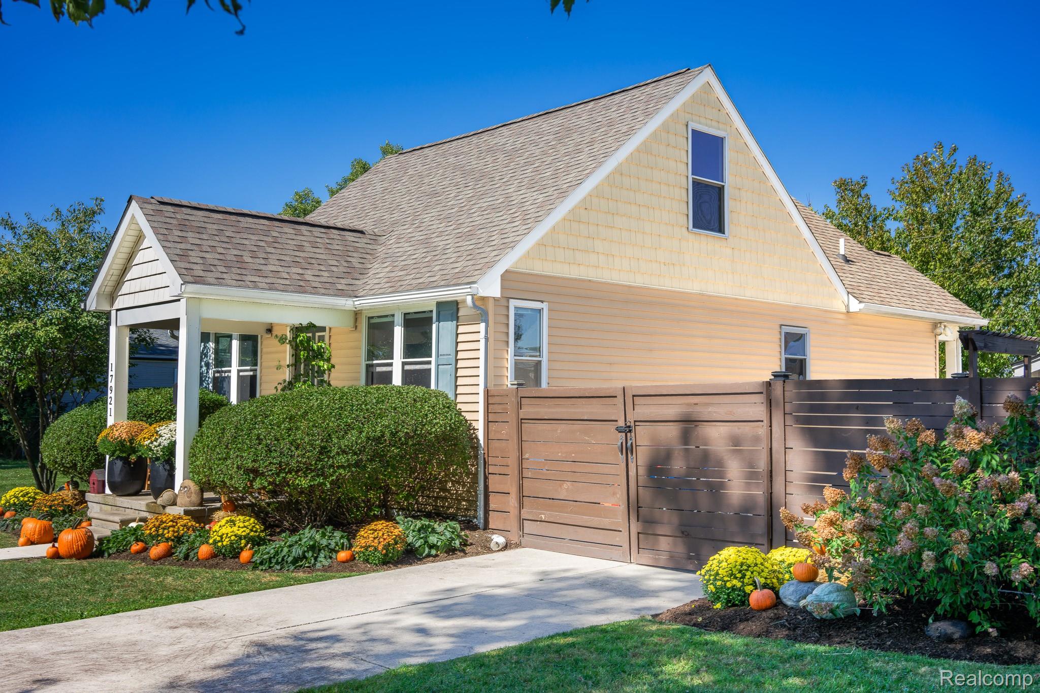 17921 Oakdale Street