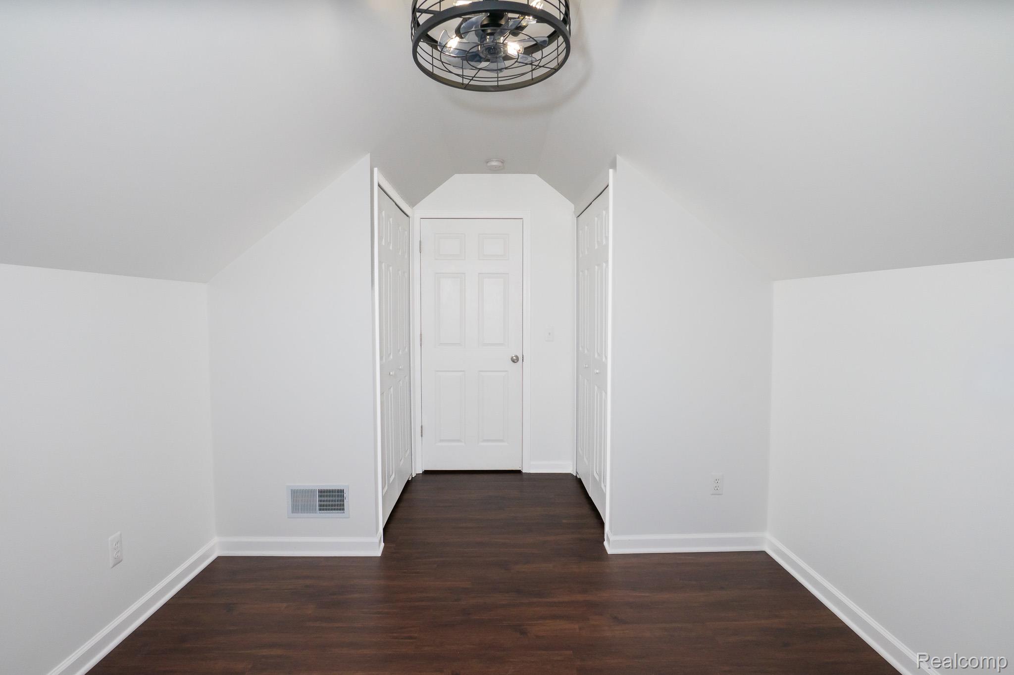 17921 Oakdale Street