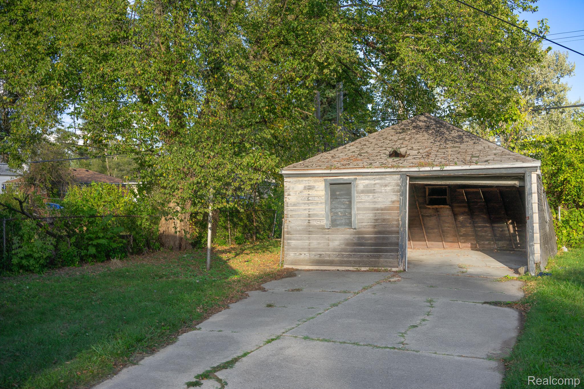 19140 ALGONAC Street