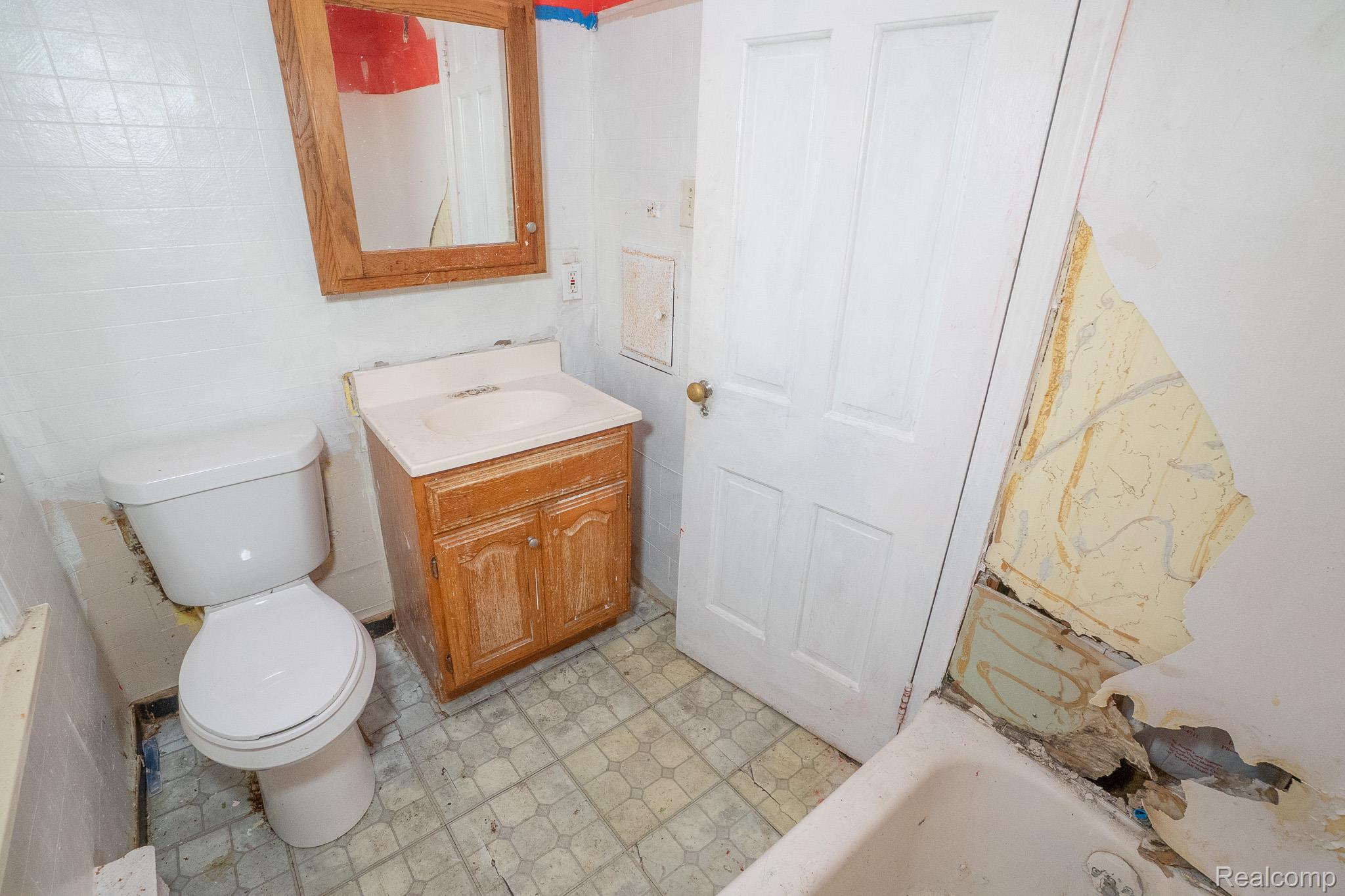 19140 ALGONAC Street