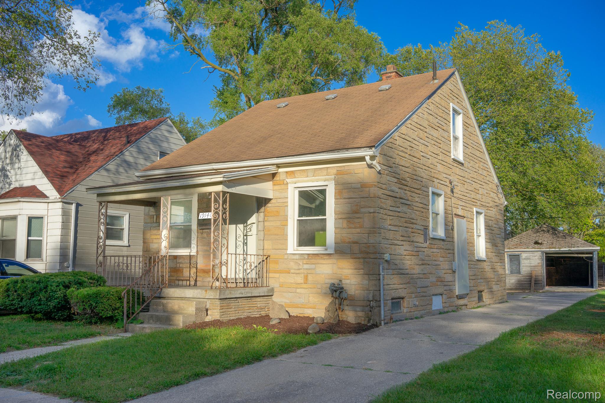 19140 ALGONAC Street