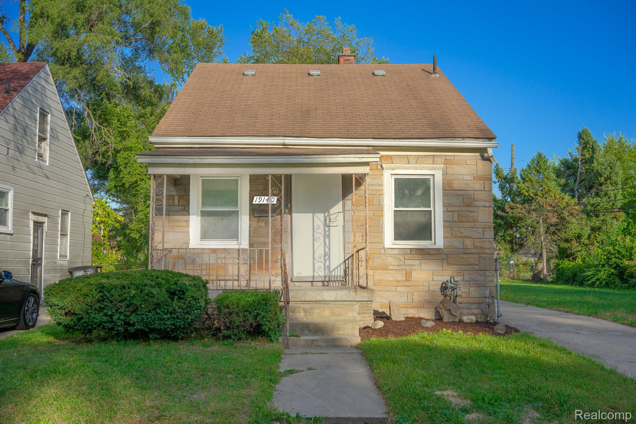 19140 ALGONAC Street