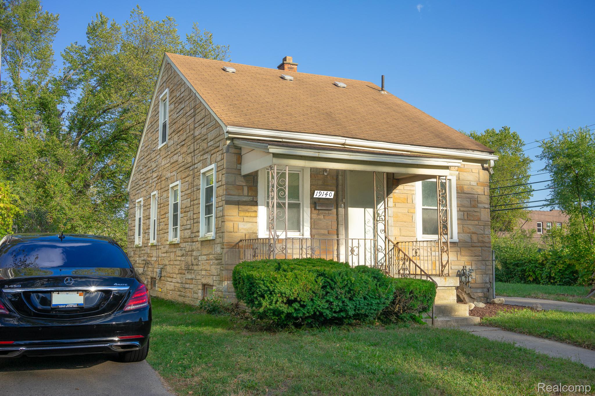 19140 ALGONAC Street