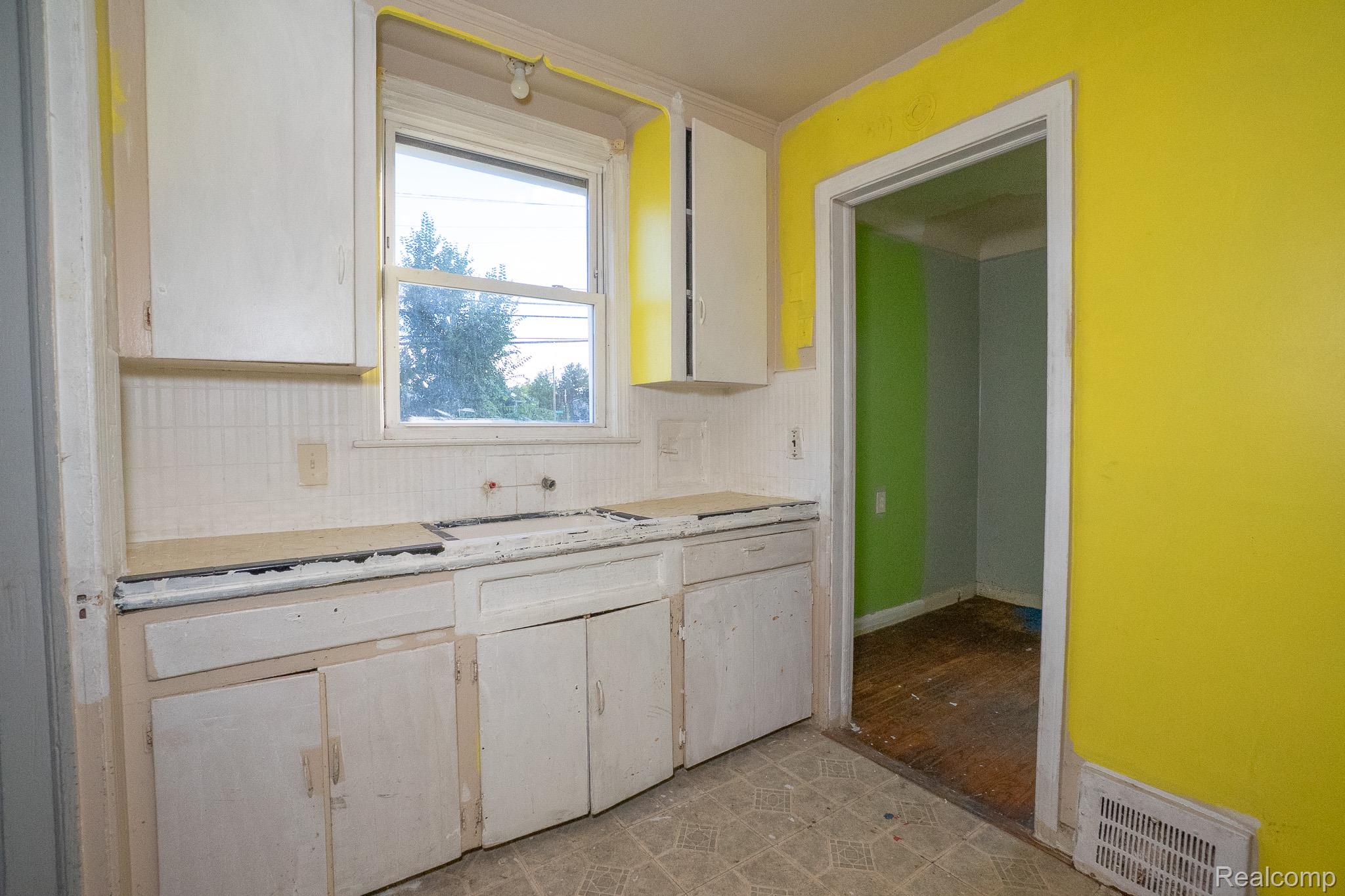 19140 ALGONAC Street