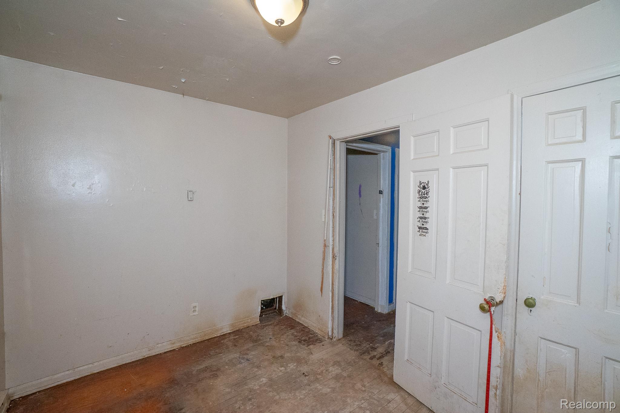 19140 ALGONAC Street