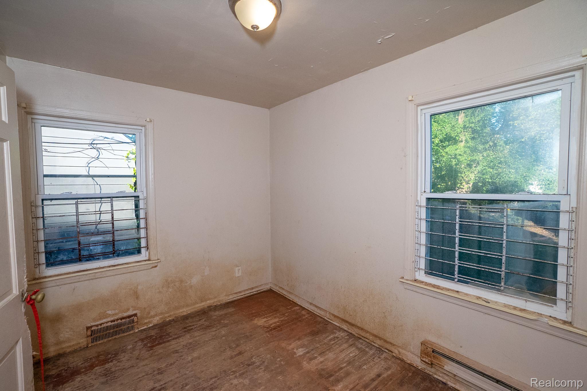 19140 ALGONAC Street