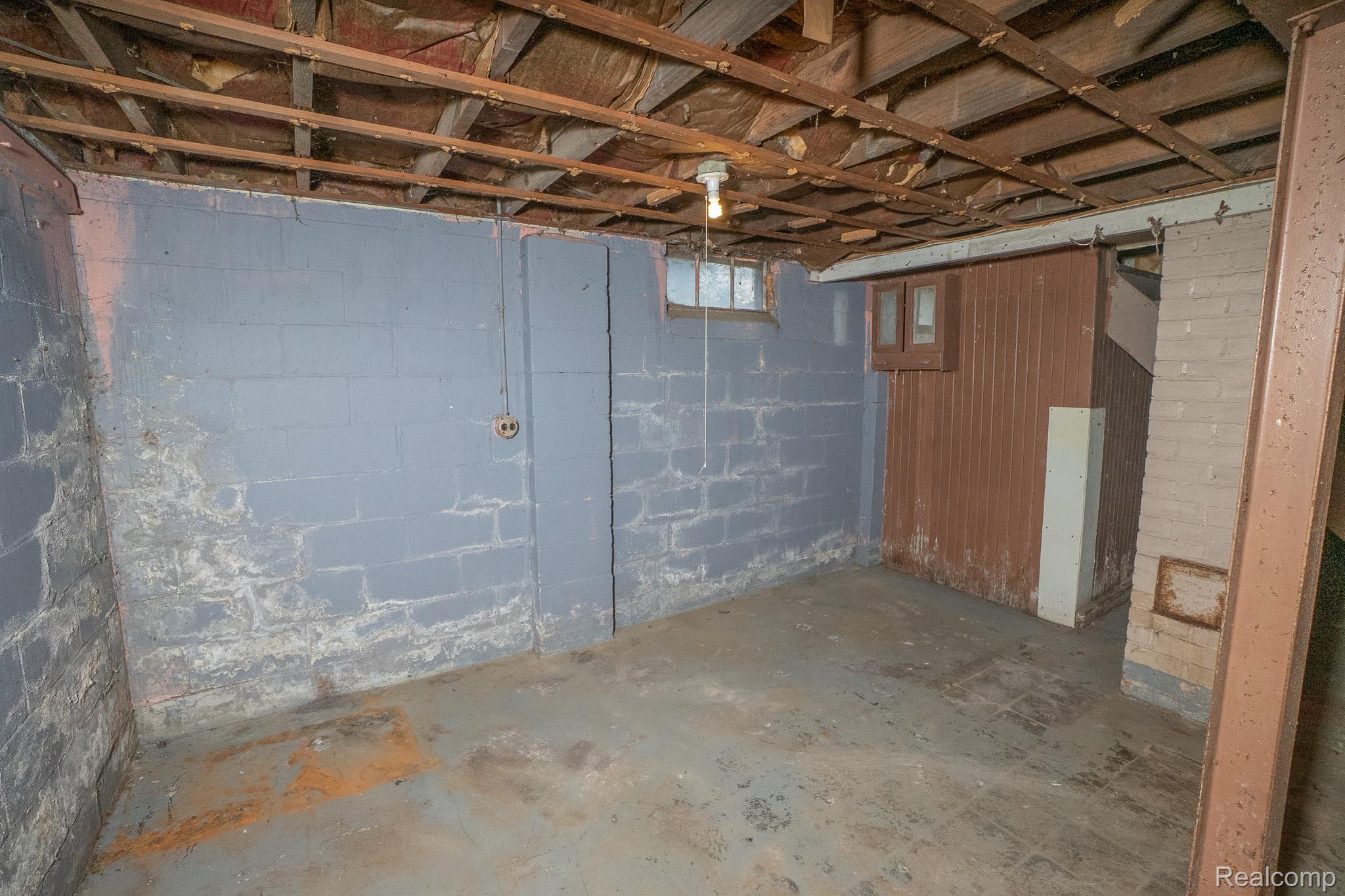 19140 ALGONAC Street