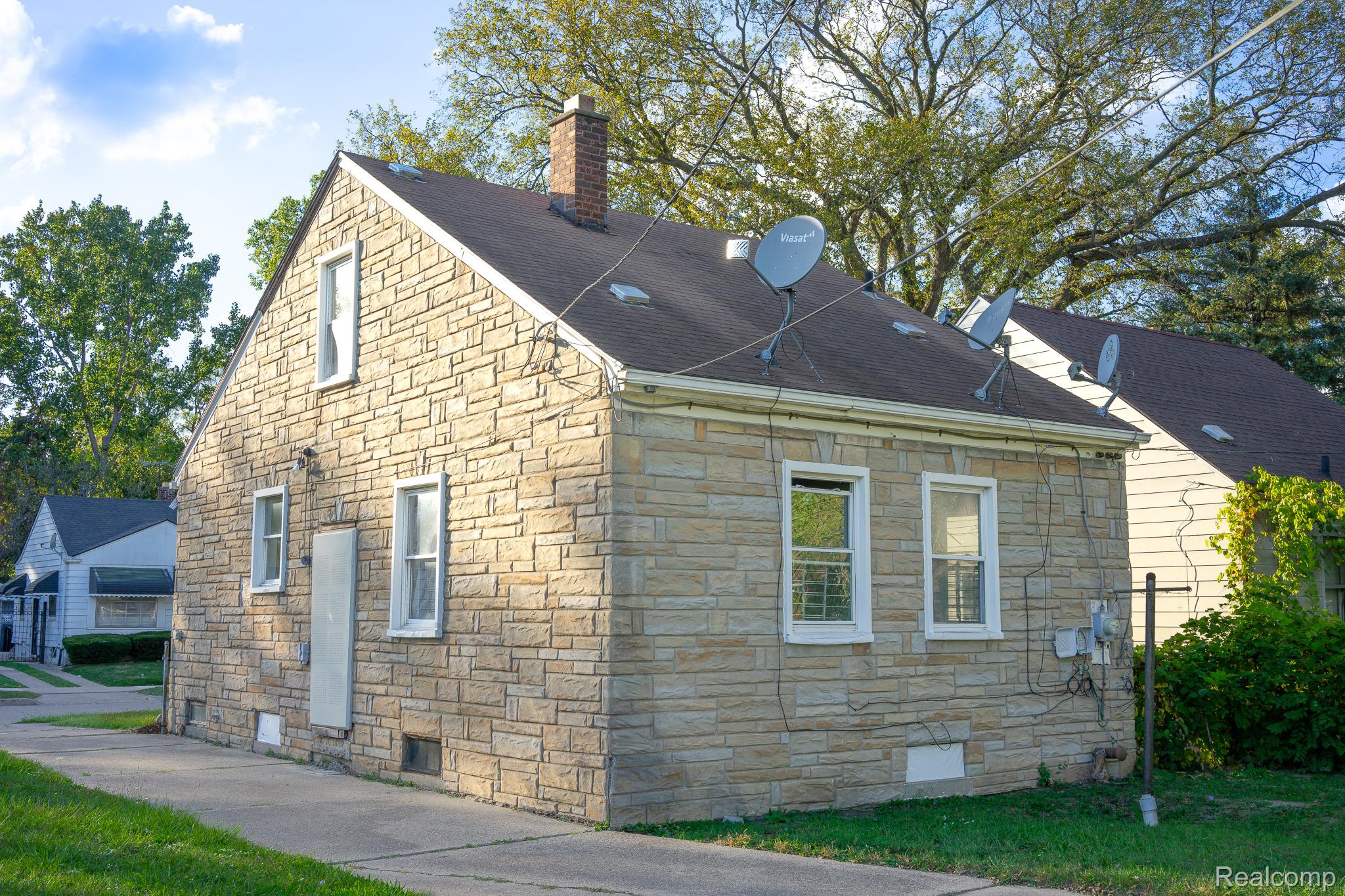 19140 ALGONAC Street